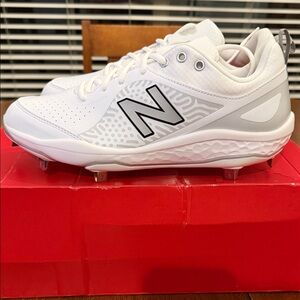 New Balance White and Silver Velo 2 Womens Metal Softball Cleats